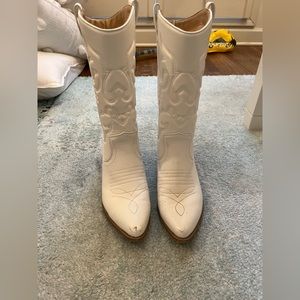 White Cowgirl boots. Size 9.5